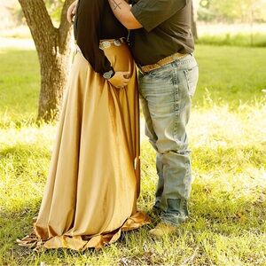 Size large velvet feel maternity skirt